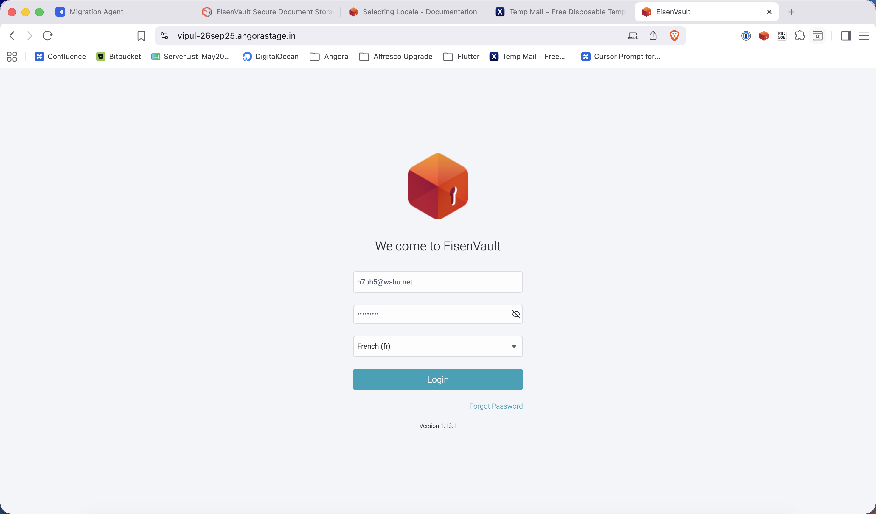 Login form with French locale selected and credentials entered